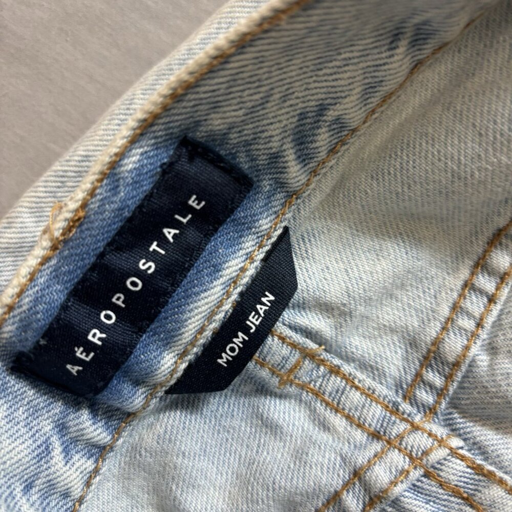 Brand New Aeropostale Size 6 Light Wash “Mom Jeans” - Picture 8 of 8